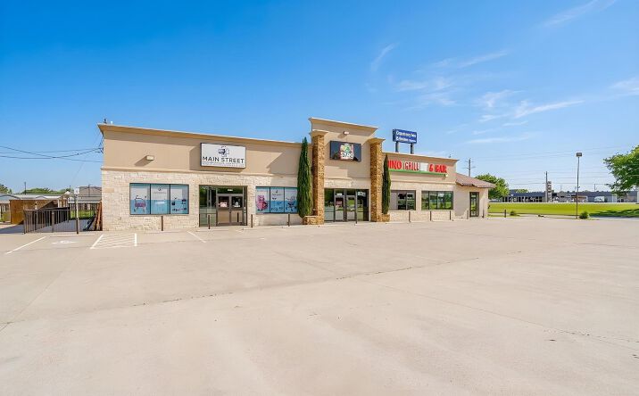 Pictures of Retail, Office, Mixed Use property located at 1333 North Plaza Drive, Granbury, TX 76048 for sales - image #1