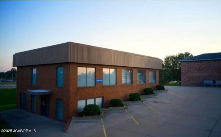 Pictures of Office, Retail property located at 3605 COUNTRY CLUB DRIVE, Jefferson City, MO 65109 for sales - image #1