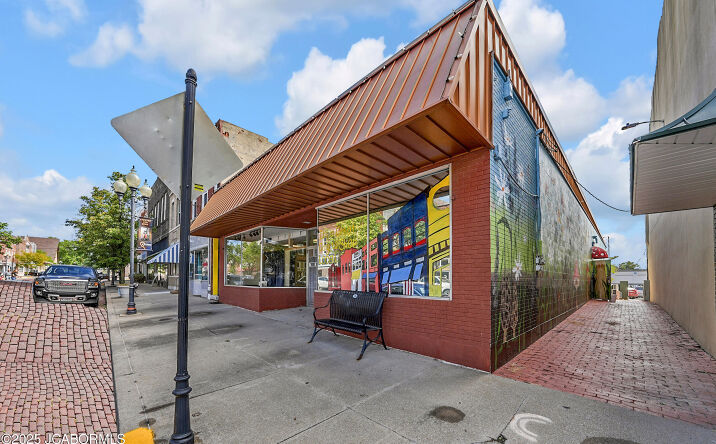 520 COURT STREET, Fulton