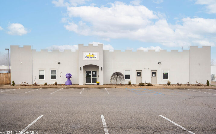 Pictures of Retail property located at 1302 CREEK TRAIL DRIVE, Jefferson City, MO 65109 for sales - image #1