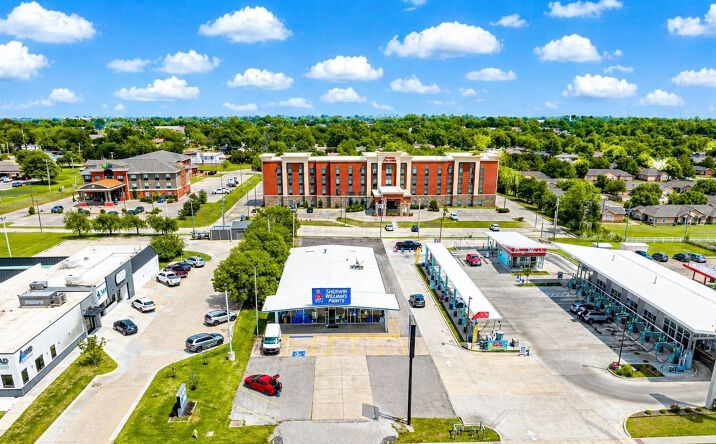 Pictures of Retail property located at 2615 North 14th Street, Ponca City, OK 74604 for sales - image #1