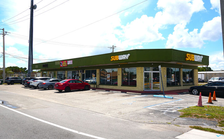 Pictures of Retail property located at 3315 Harbor Blvd #F, Port Charlotte, FL 33952 for sales - image #1