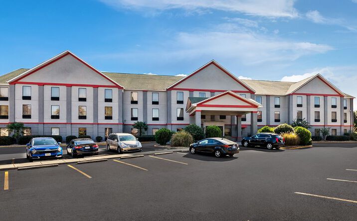 Pictures of Hospitality property located at 2450 OLD NATIONAL PKWY, COLLEGE PARK, GA 30349-3268 for sales - image #1