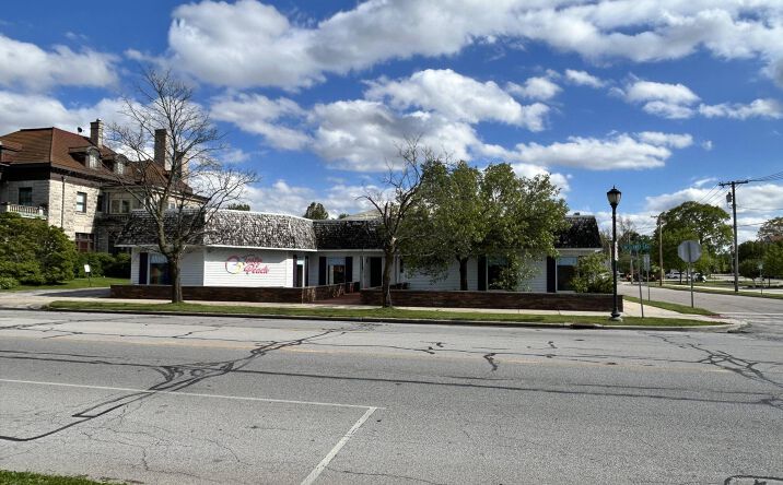 Pictures of Retail, Office, Industrial property located at 301 Lincolnway E., Mishawaka, IN 46544 for sales - image #1
