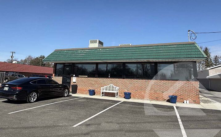 Pictures of Office property located at 2319 S. Detroit Avenue, Maumee, OH 43537 for sales - image #1