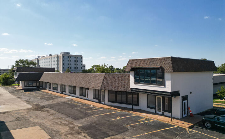 Pictures of Retail property located at 3900 E HARRY ST, WICHITA, KS 67218-3703 for sales - image #1