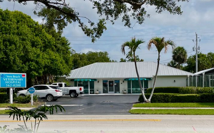 Pictures of Retail property located at 498 22nd Place, Vero Beach, FL 32960 for sales - image #1