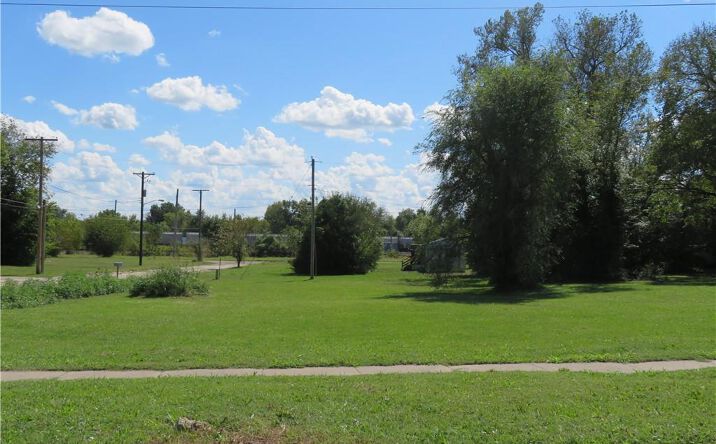 Pictures of Land, Multifamily property located at 901 Chestnut Avenue, Osawatomie, KS 66064 for sales - image #1