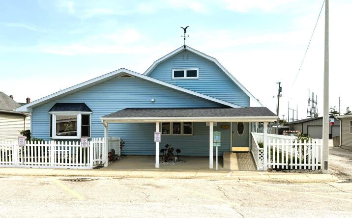 Pictures of Office, Retail property located at 108 MULBERRY Street, Chatham, IL 62629 for sales - image #1