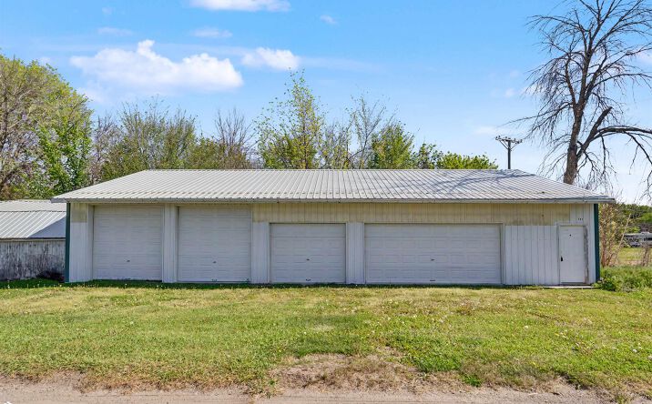 Pictures of Retail, Industrial property located at 101 Front Street, Gladbrook, IA 50635 for sales - image #1