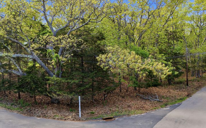 Pictures of Land property located at 27 Three Mile Harbor Drive, East Hampton, NY 11937 for sales - image #1