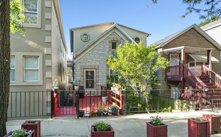 Pictures of Multifamily property located at 2123 W Cullerton Street, Chicago, IL 60608 for sales - image #1