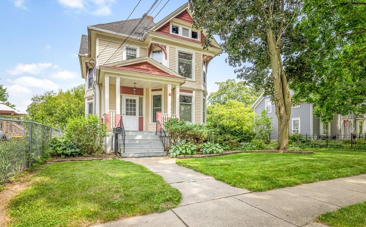 924 PEARL Street, Belvidere