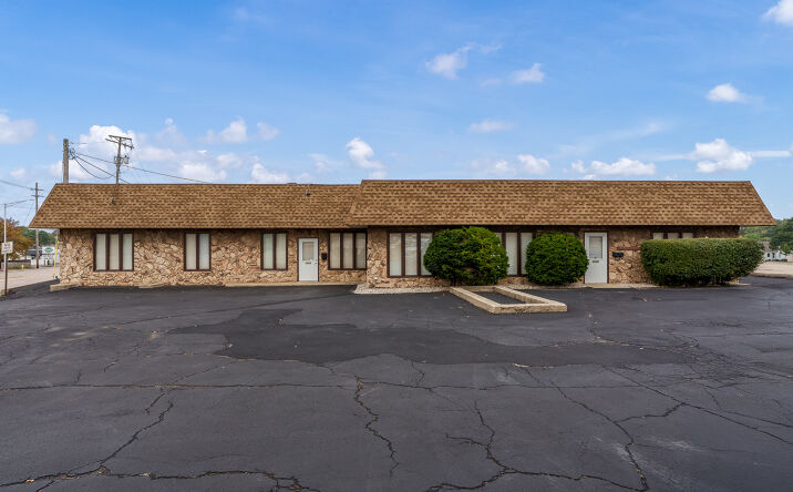 Pictures of Mixed Use, Retail, Special Purpose property located at 3926 BROADWAY, Rockford, IL 61108 for sales - image #1