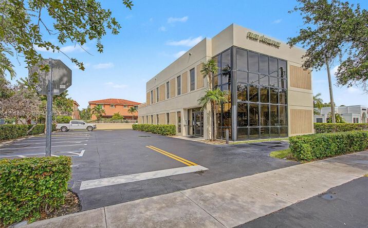 Pictures of Office property located at 9440 SW 77th Ave, Miami, FL 33156 for sales - image #1