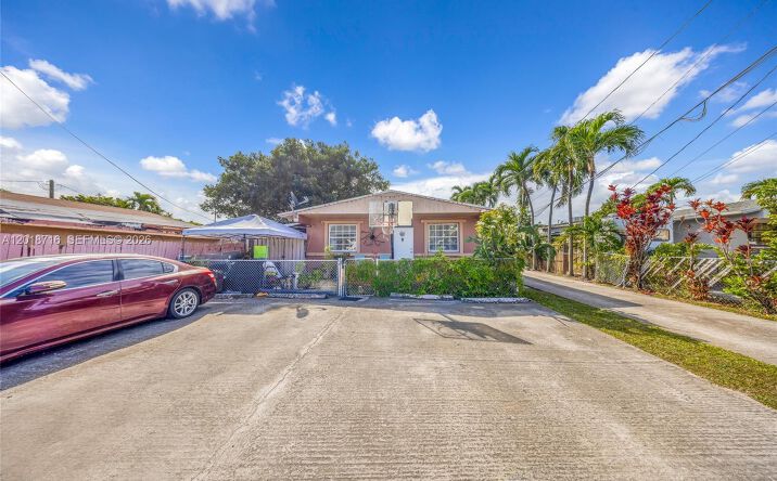 Pictures of Multifamily property located at 3126 NW 28th St, Miami, FL 33142 for sales - image #1