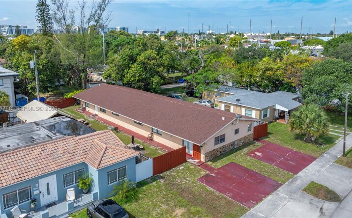 Pictures of Multifamily property located at 1916 - 1918 Grant Street, Hollywood, FL 33020 for sales - image #1