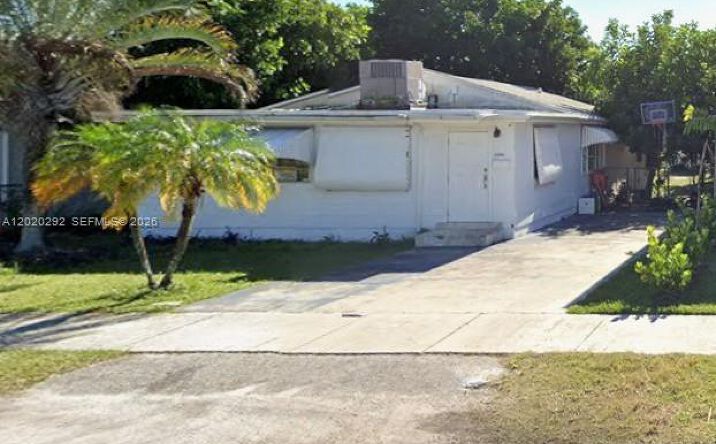 Pictures of Multifamily property located at 2322 Taft St, Hollywood, FL 33020 for sales - image #1
