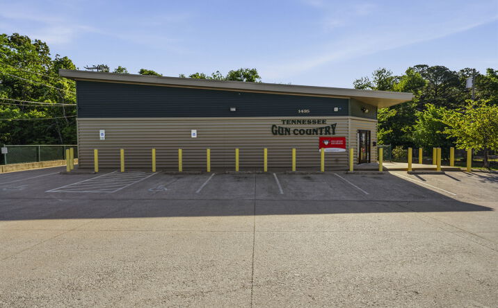 Pictures of Retail property located at 1435 FT CAMPBELL BLVD, CLARKSVILLE, TN 37042 for sales - image #1