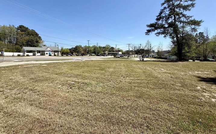 Pictures of Land property located at 1021 Bragg Blvd, Fayetteville, NC 28301 for sales - image #1
