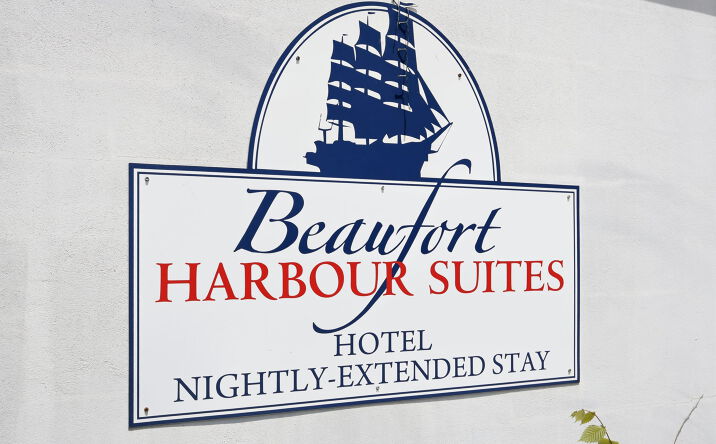 Pictures of Hospitality property located at 313 CEDAR ST, BEAUFORT, NC 28516-1804 for sales - image #1