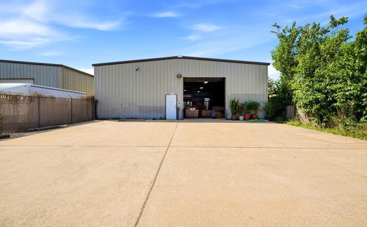 Pictures of Industrial property located at 1307 ILLINOIS ST, SOUTH HOUSTON, TX 77587-5418 for sales - image #1