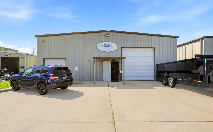 Pictures of Retail, Industrial property located at 1309 Illinois Street, South Houston, TX 77587 for sales - image #1