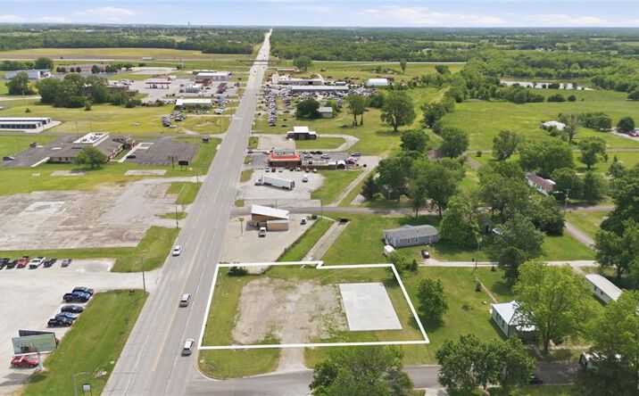 Pictures of Land property located at 1303 East Street, Iola, KS 66749 for sales - image #1