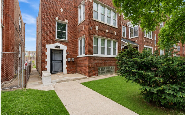 Pictures of Multifamily property located at 8125 S EVANS Avenue, Chicago, IL 60619 for sales - image #1