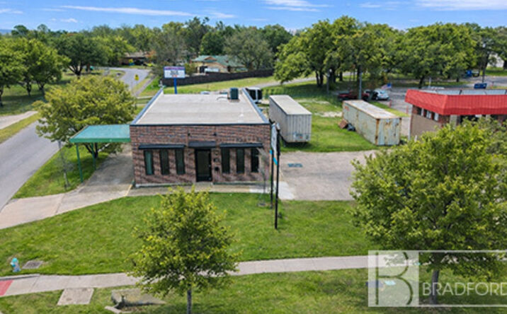 Pictures of Office, Industrial property located at 300 Fox Avenue, Lewisville, TX 75067 for sales - image #1