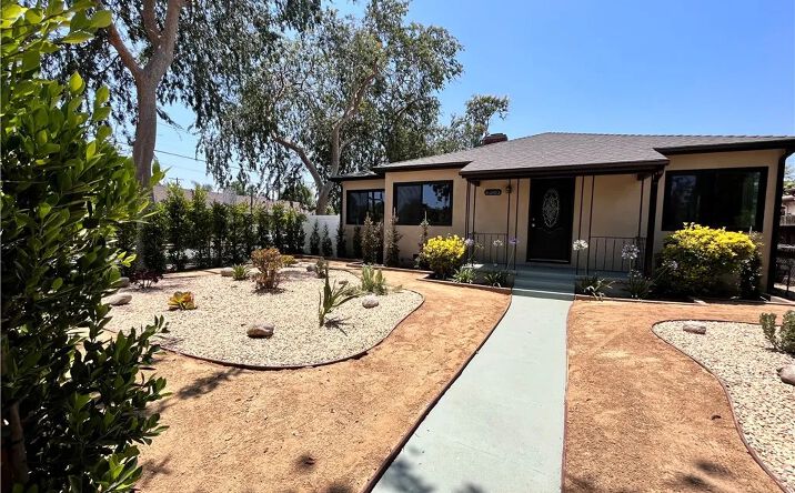 Pictures of Multifamily property located at 6305 Carpenter, North Hollywood, CA 91606 for sales - image #1