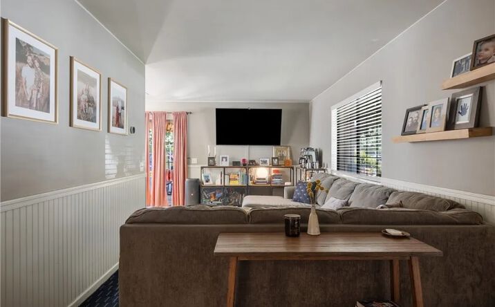 Pictures of Multifamily property located at 304 S Minnesota, Glendora, CA 91741 for sales - image #1