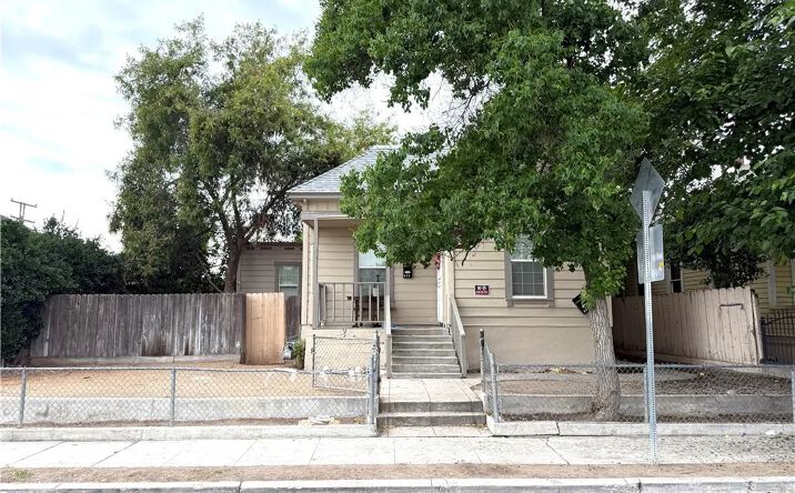 Pictures of Multifamily property located at 129 N Park, Fresno, CA 93701 for sales - image #1