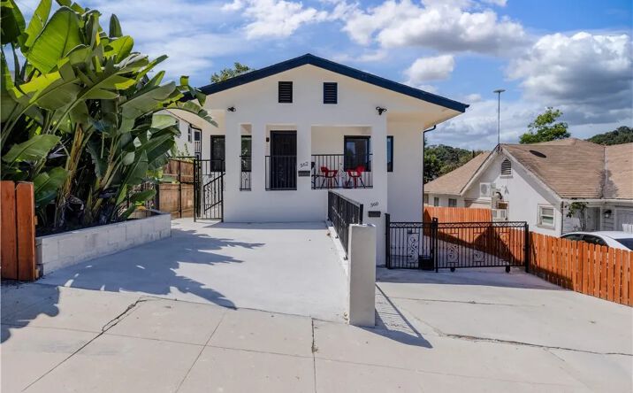 Pictures of Multifamily property located at 560 Coleman, Los Angeles, CA 90042 for sales - image #1