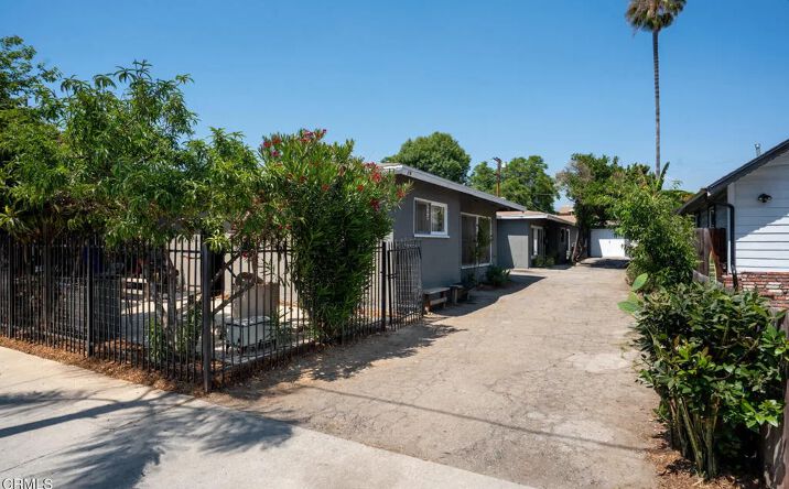 Pictures of Multifamily property located at 119 E Avenue 36, Los Angeles, CA 90031 for sales - image #1