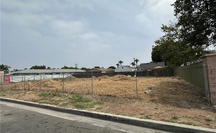 Pictures of Land property located at 11664 Bellinger, Lynwood, CA 90262 for sales - image #1