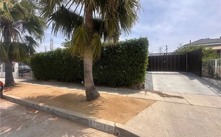 Pictures of Multifamily property located at 6624 Farmdale Avenue, North Hollywood, CA 91606 for sales - image #1