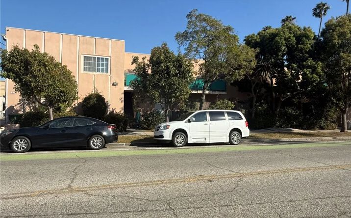 Pictures of Multifamily property located at 1902 Arizona, Santa Monica, CA 90404 for sales - image #1