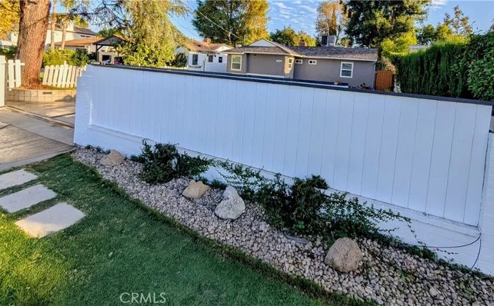 Pictures of Multifamily property located at 23130 Victory, Woodland Hills, CA 91367 for sales - image #1