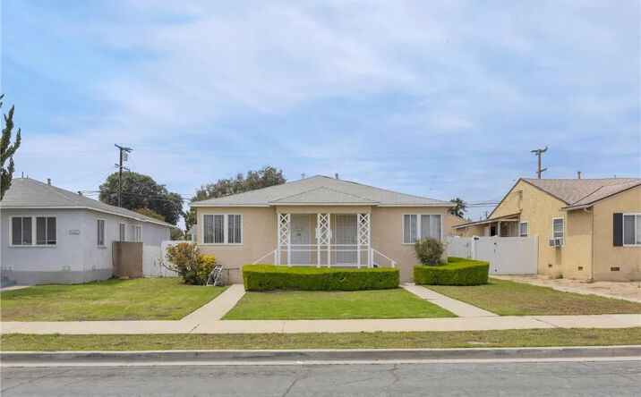 Pictures of Multifamily property located at 3581 Cherry, Long Beach, CA 90807 for sales - image #1