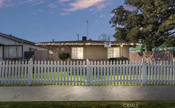 Pictures of Multifamily property located at 313 F, Bakersfield, CA 93304 for sales - image #1
