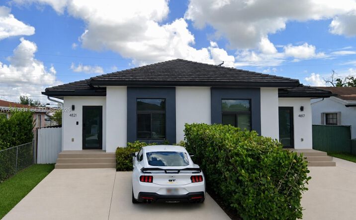 Pictures of Multifamily property located at 4817 E 9th Ln, Hialeah, FL 33013 for sales - image #1