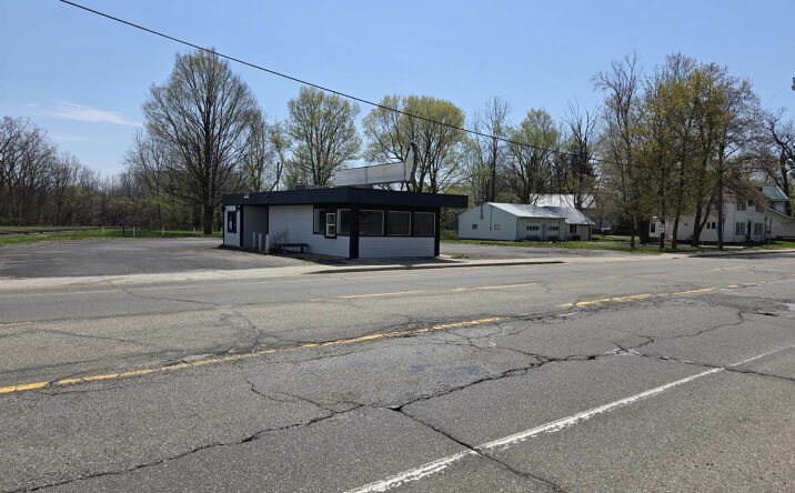Pictures of Retail, Office property located at 102 Lansing St, Charlotte, MI 48813 for sales - image #1
