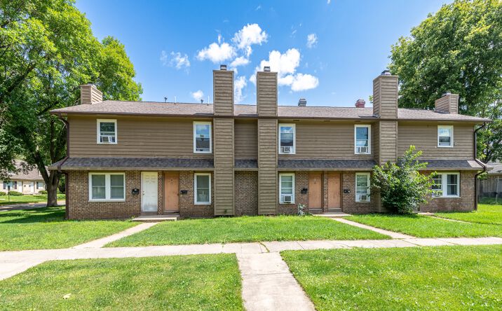 Pictures of Multifamily property located at 808 West Hillcrest Drive, DeKalb, IL 60115 for sales - image #1
