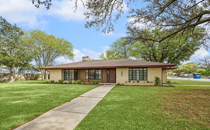 Pictures of Land property located at 322 East Obryant Street, Bellville, TX 77418 for sales - image #1