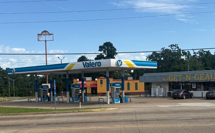 Pictures of Retail property located at 4461 Pines Road, Shreveport, LA 71119 for sales - image #1