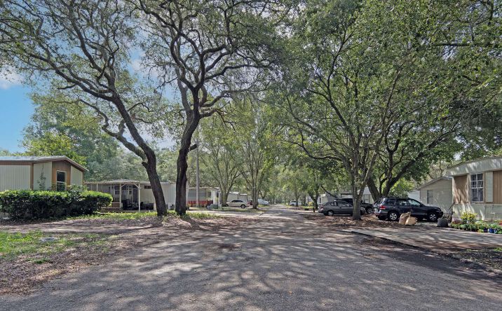 Pictures of Mobile Home Park property located at 14455 East Hwy 25, Ocklawaha, FL 32179 for sales - image #1