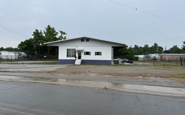 Pictures of Retail, Industrial property located at 209 East Wade Avenue, Mountain Home, AR 72653 for sales - image #1