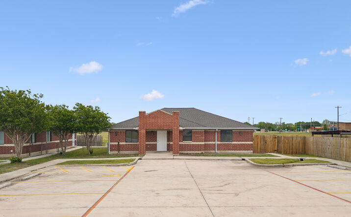 Pictures of Office, Mixed Use, Special Purpose property located at 1024 Guadalupe Street, Lockhart, TX 78644 for sales - image #1
