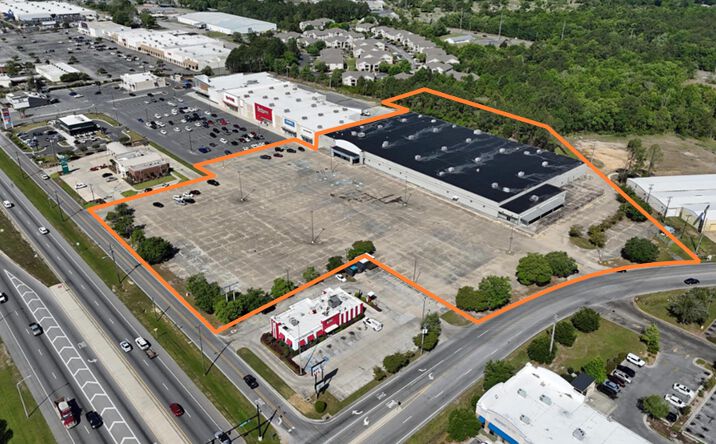 Pictures of Retail property located at 3943 DENNY AVE, PASCAGOULA, MS 39581-5425 for sales - image #1